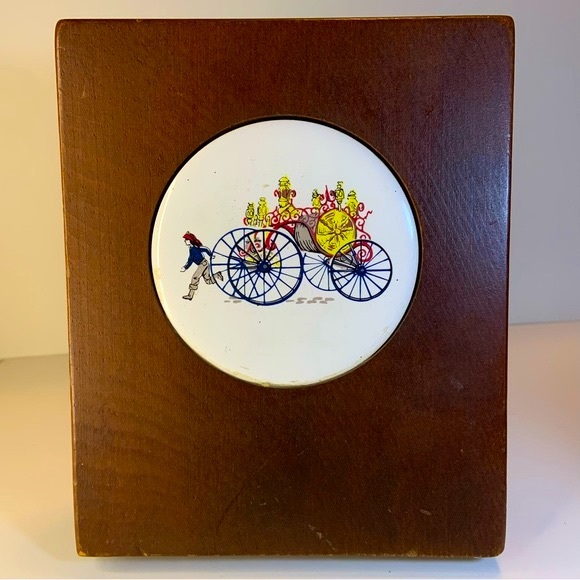 Set Of 2 The Colonial Peddler Firefighter & Horse Drawn Engines Wooden Bookends - Picture 3 of 13